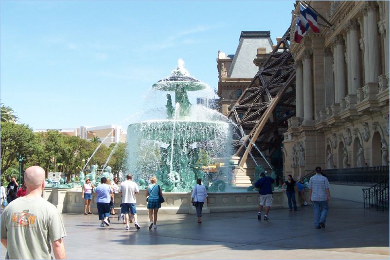 Fountain by Paris