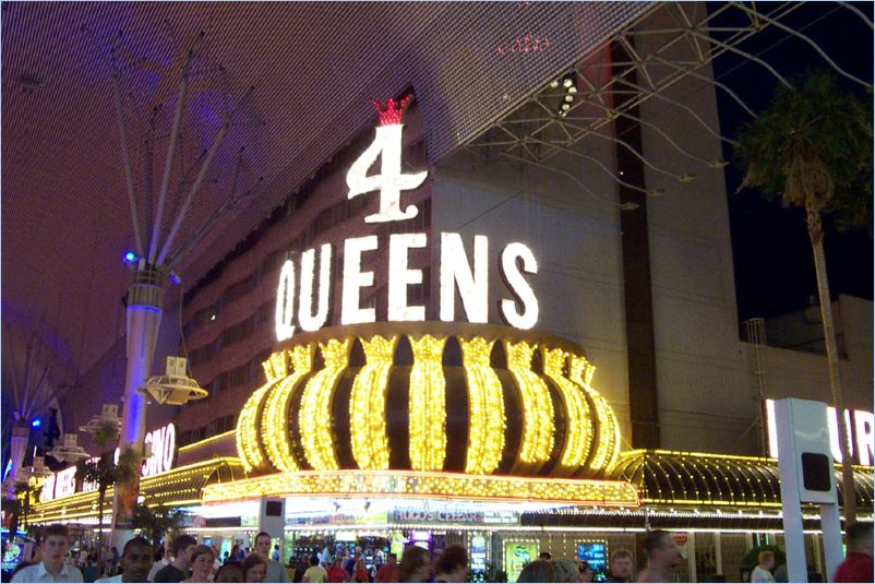 4 Queens